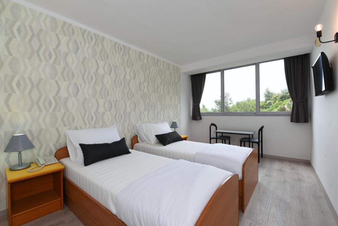 Hotel Tolero โพลเช ภายนอก รูปภาพ